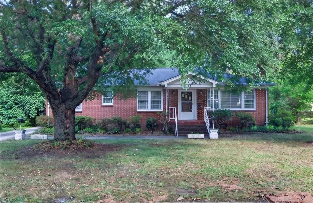 14 Charlton DR, HAMPTON VA 23666