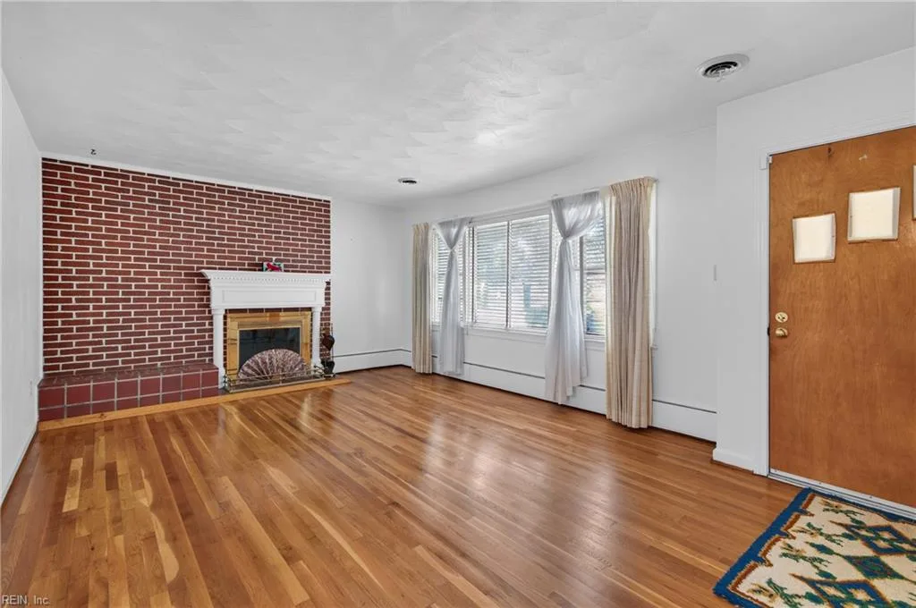 14 Charlton DR, HAMPTON VA 23666 - Photo 5
