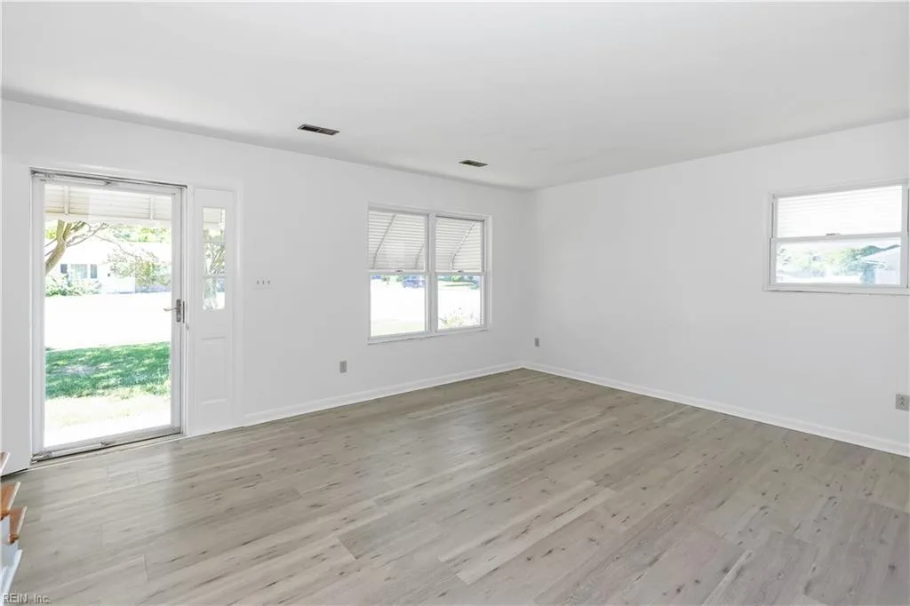 801 Lemaster AVE, HAMPTON VA 23669 - Photo 4