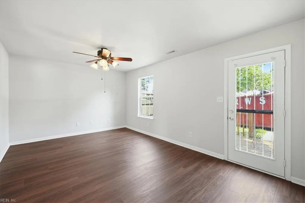 930 Sutton ST, NORFOLK VA 23504 - Photo 3