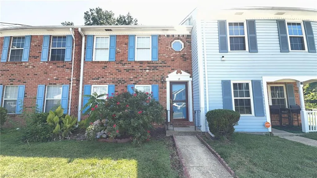 17 S Gawain WAY, HAMPTON VA 23669