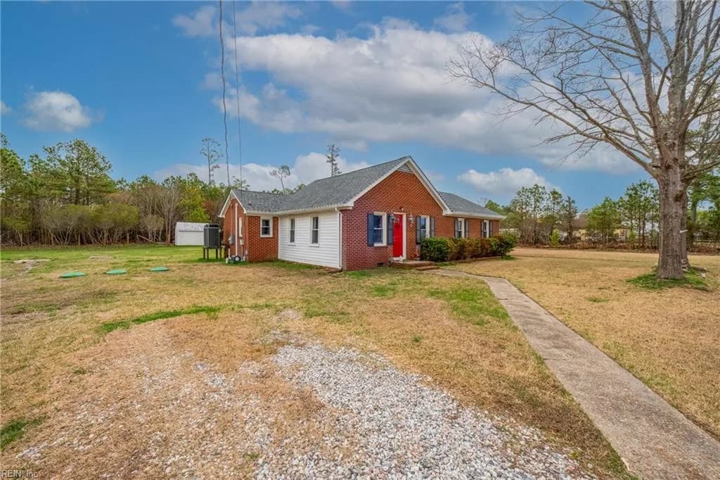 2111 Jenkins Neck RD, GLOUCESTERPOINT VA 23062 - Photo 3