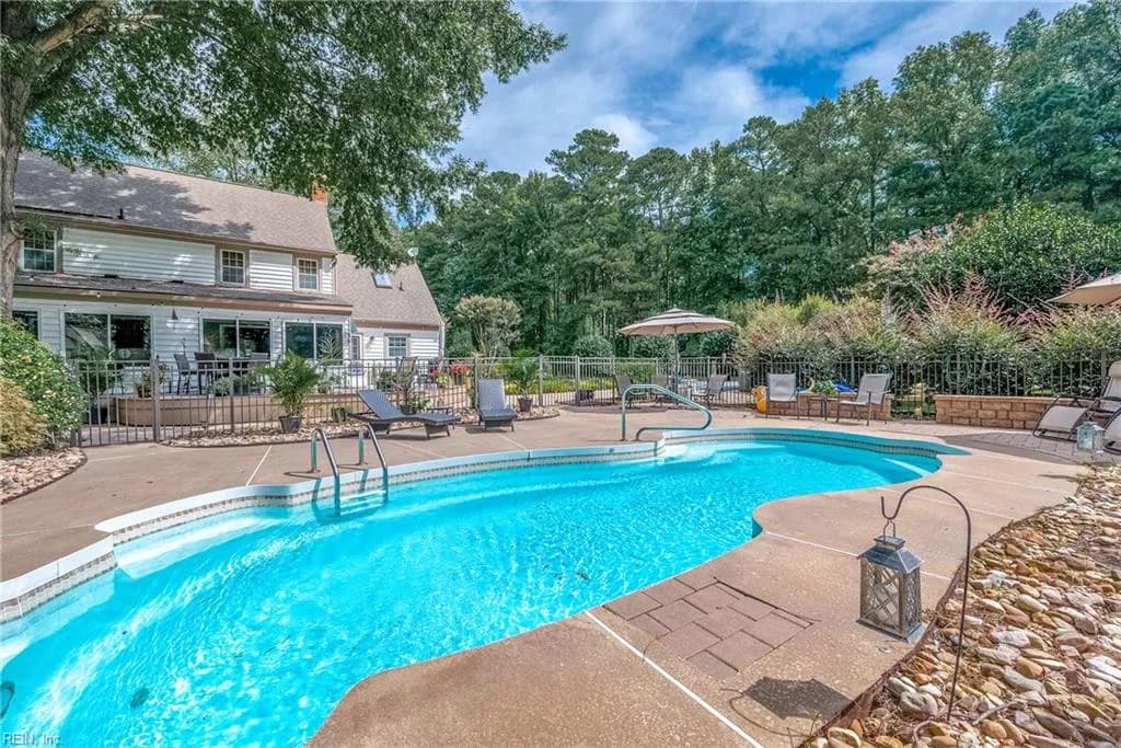 423 Weston RD, YORKTOWN VA 23692 - Photo 3