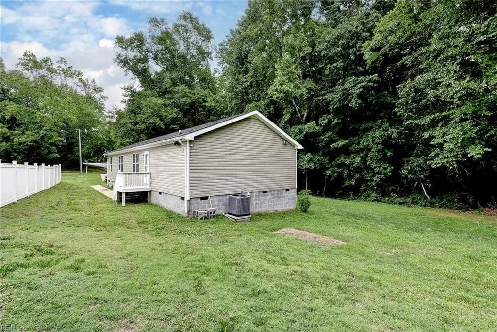 9431 Jenkins LN, SMITHFIELD VA 23430 - Photo 5