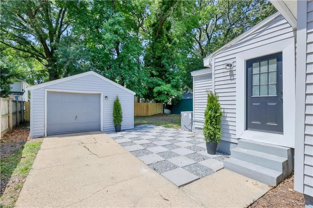 1531 Longwood DR, NORFOLK VA 23508 - Photo 4