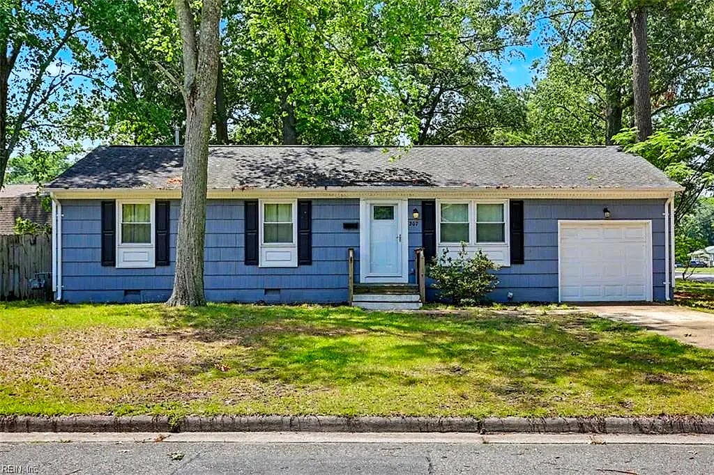 207 Robinson DR, NEWPORT NEWS VA 23601