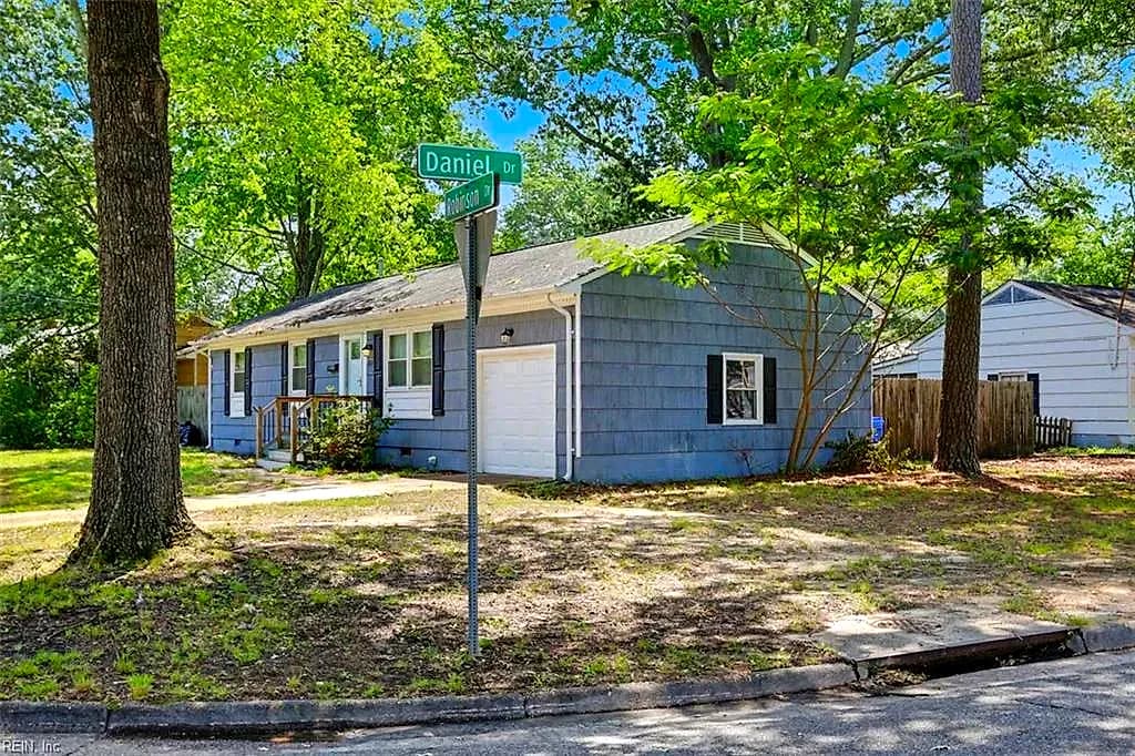 207 Robinson DR, NEWPORT NEWS VA 23601 - Photo 3