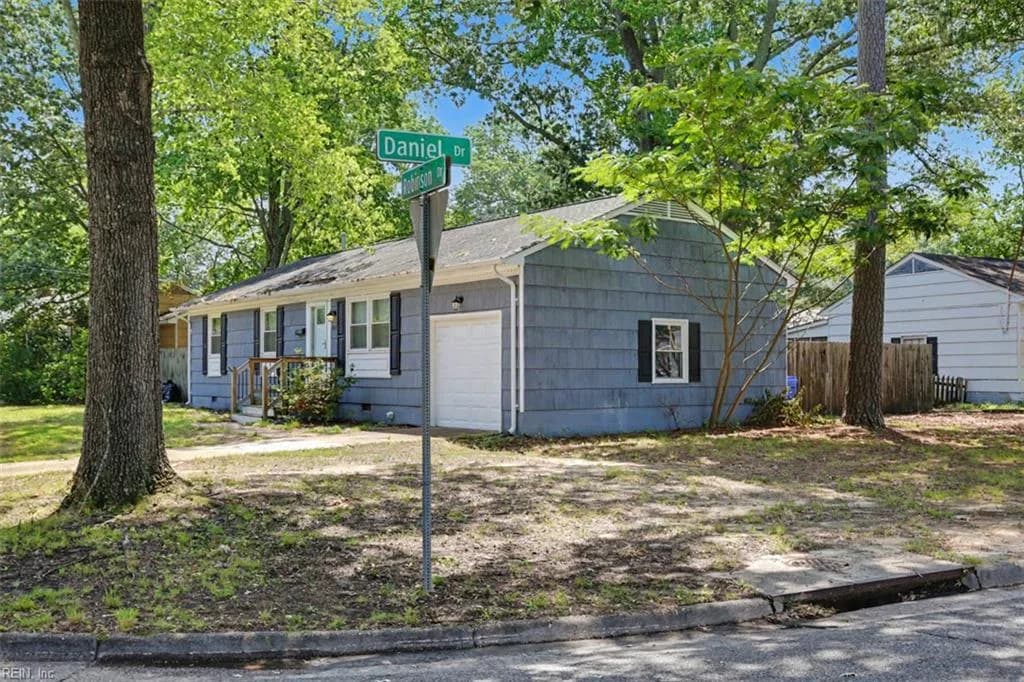 207 Robinson DR, NEWPORTNEWS VA 23601 - Photo 3