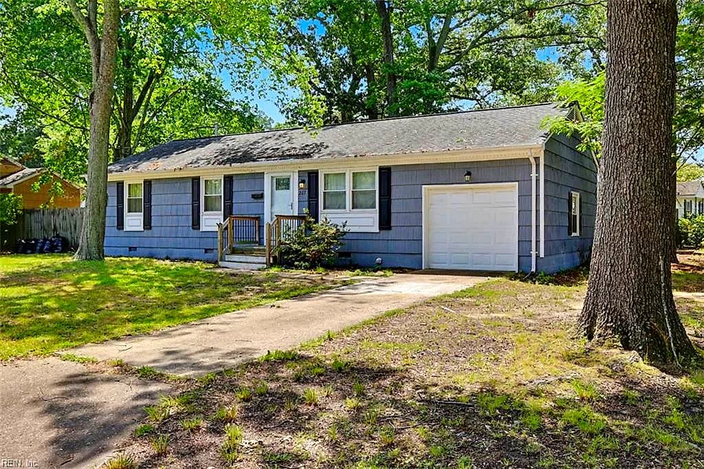 207 Robinson DR, NEWPORT NEWS VA 23601 - Photo 4