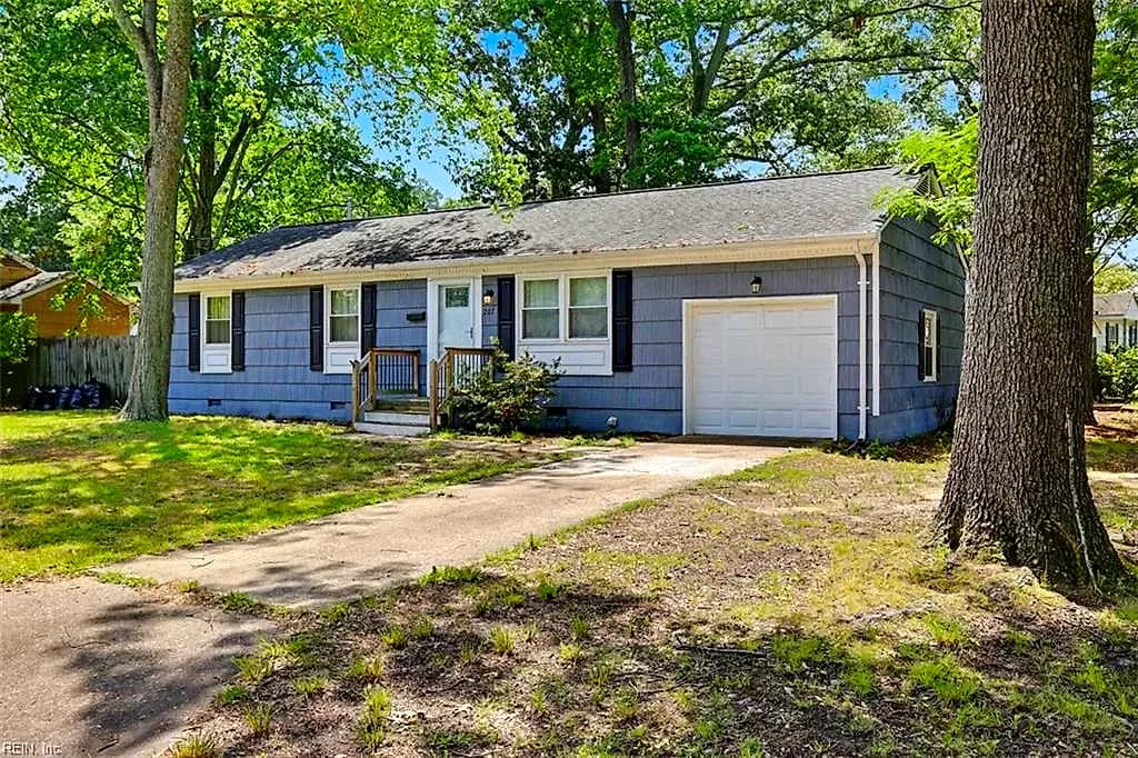 207 Robinson DR, NEWPORT NEWS VA 23601 - Photo 4