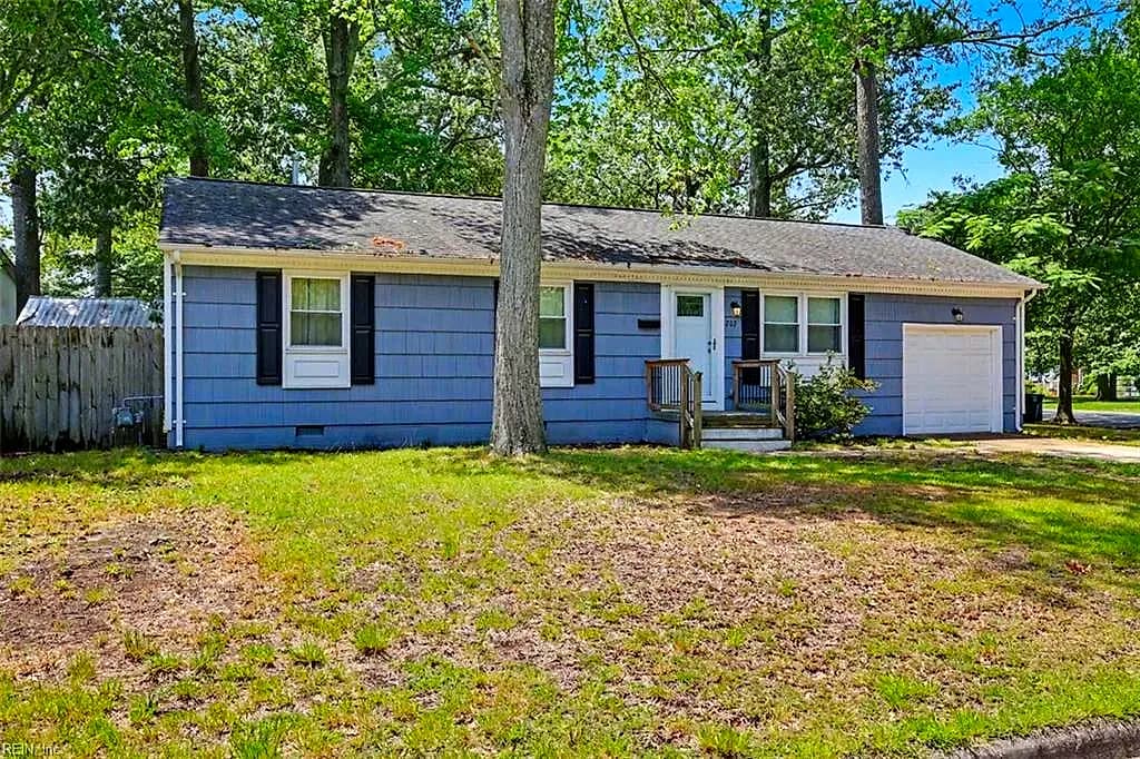 207 Robinson DR, NEWPORT NEWS VA 23601 - Photo 5