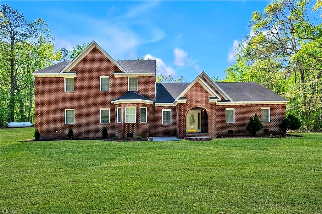 6704 Mill Creek DR, Zuni — 5 bed Residential, 3,100 sqft