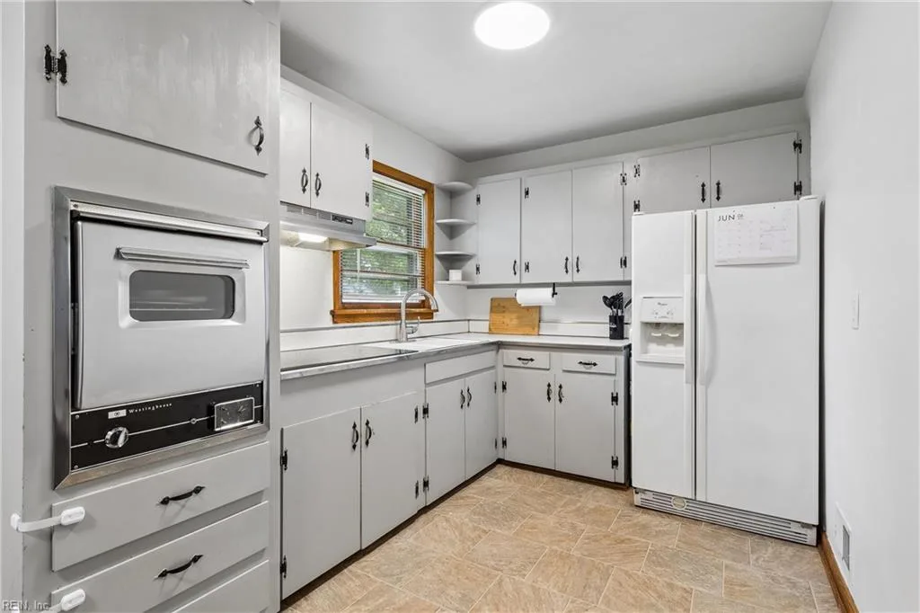 218 Mohican DR, PORTSMOUTH VA 23701 - Photo 3