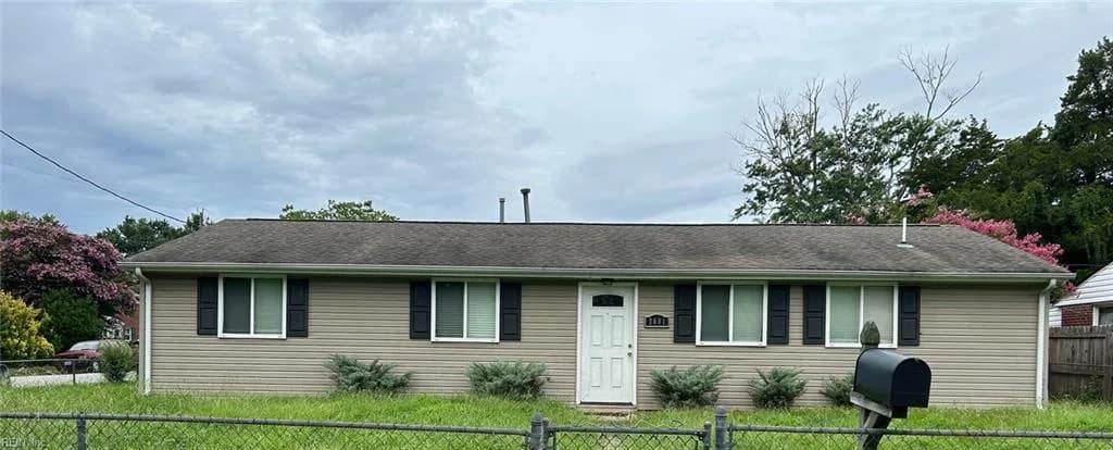 2001 Grimes RD, HAMPTON VA 23663 - Main photo