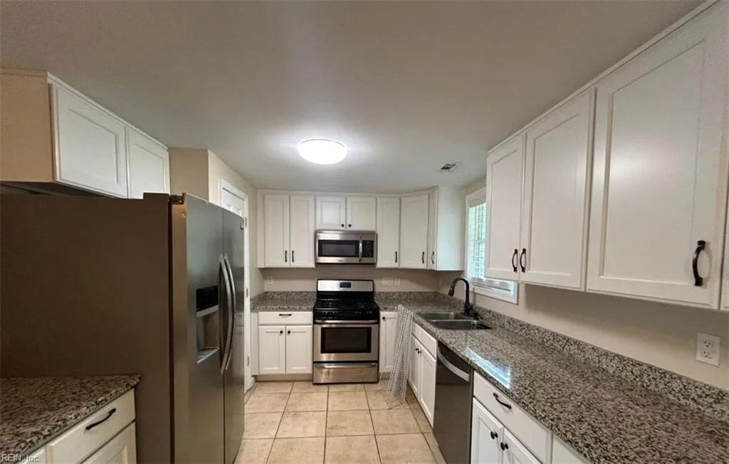 2001 Grimes RD, HAMPTON VA 23663 - Photo 3