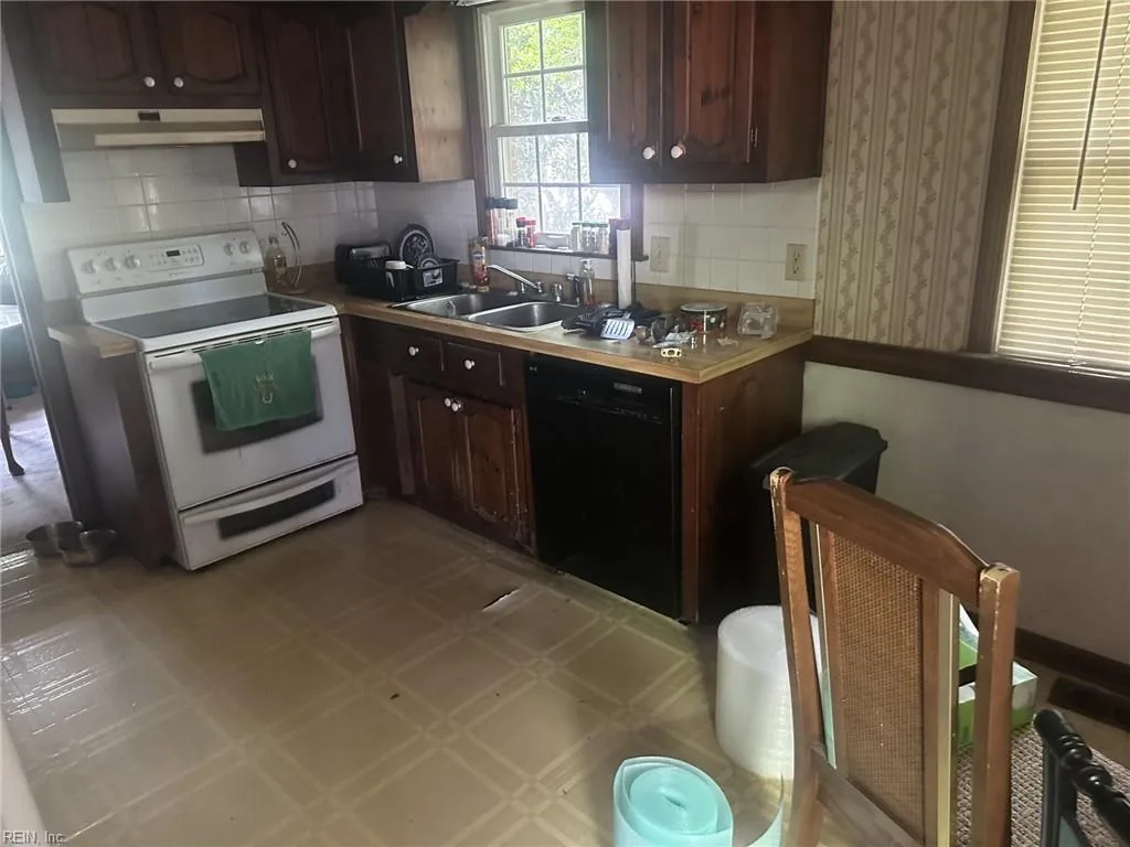 532 Sunderland TER, CHESAPEAKE VA 23322 - Photo 3