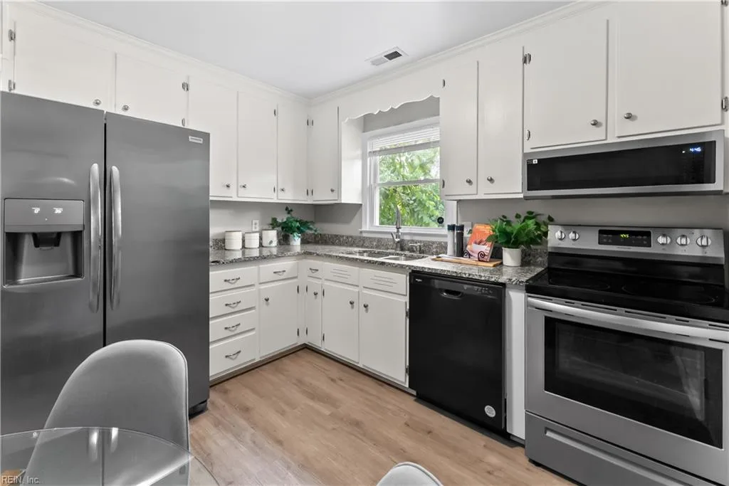 18 Hull ST, NEWPORTNEWS VA 23601 - Photo 4