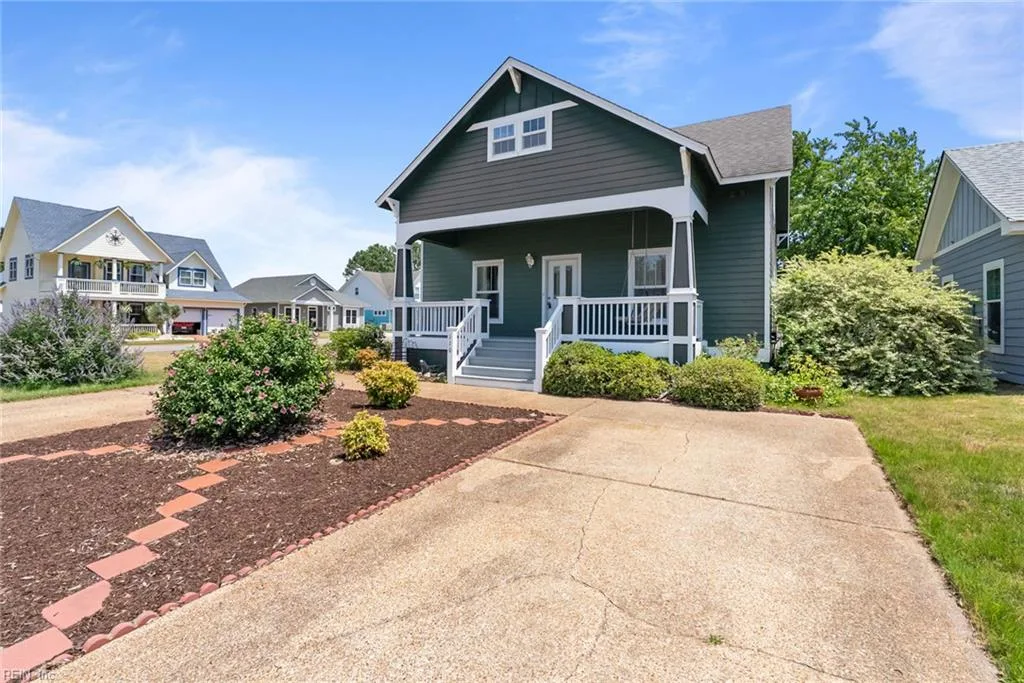 110 N Compass DR, GRANDY NC 27939