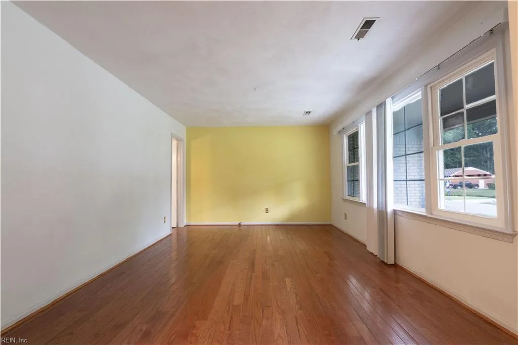 4116 Meadowview RD, PORTSMOUTH VA 23703 - Photo 5