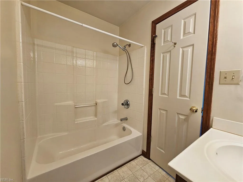 627 Creekside CT, CHESAPEAKE VA 23320 - Photo 4