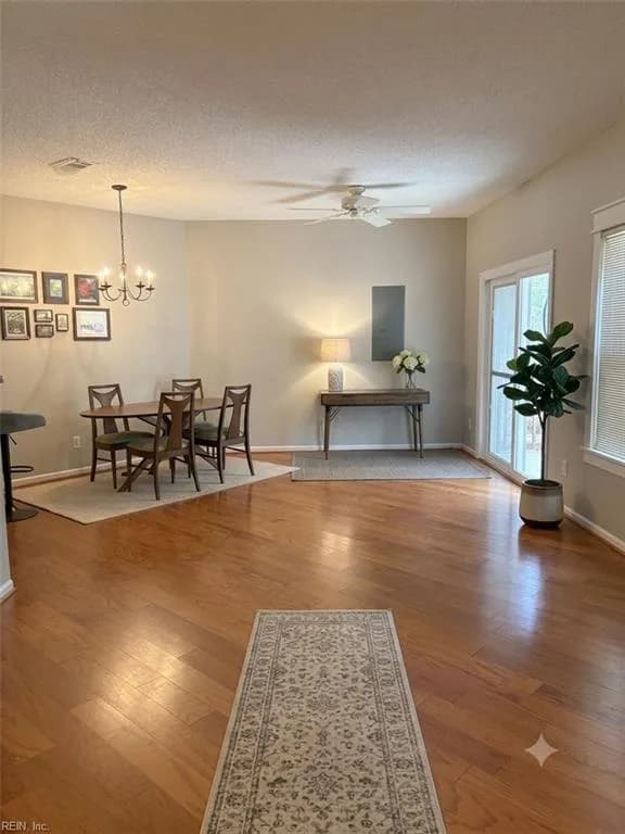 910 Lake Forest DR, NEWPORTNEWS VA 23602 - Photo 5