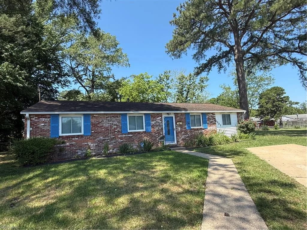 2001 Neville CIR, HAMPTON VA 23663 - Photo 3