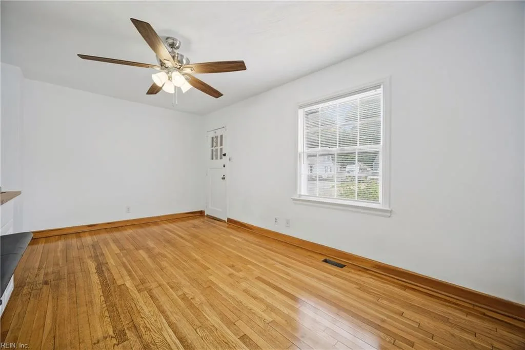 8710 Meadow Brook LN, NORFOLK VA 23503 - Photo 5