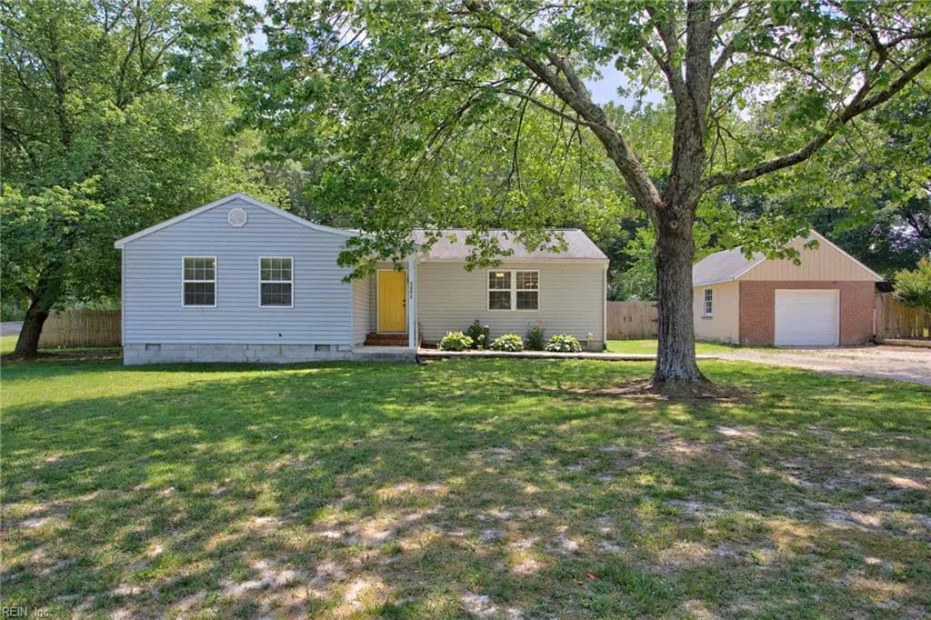 7202 Hopkins CIR, GLOUCESTER VA 23061 - Photo 2