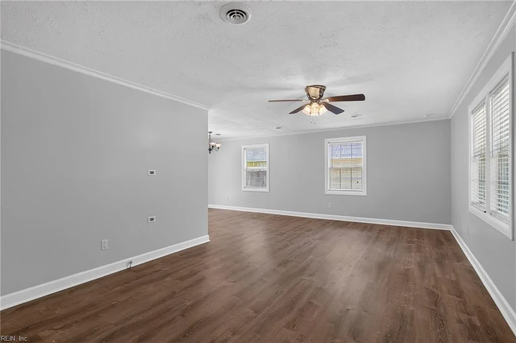 7202 Hopkins CIR, GLOUCESTER VA 23061 - Photo 5