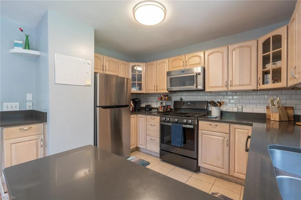 8065 W Glen RD, NORFOLK VA 23505 - Photo 5