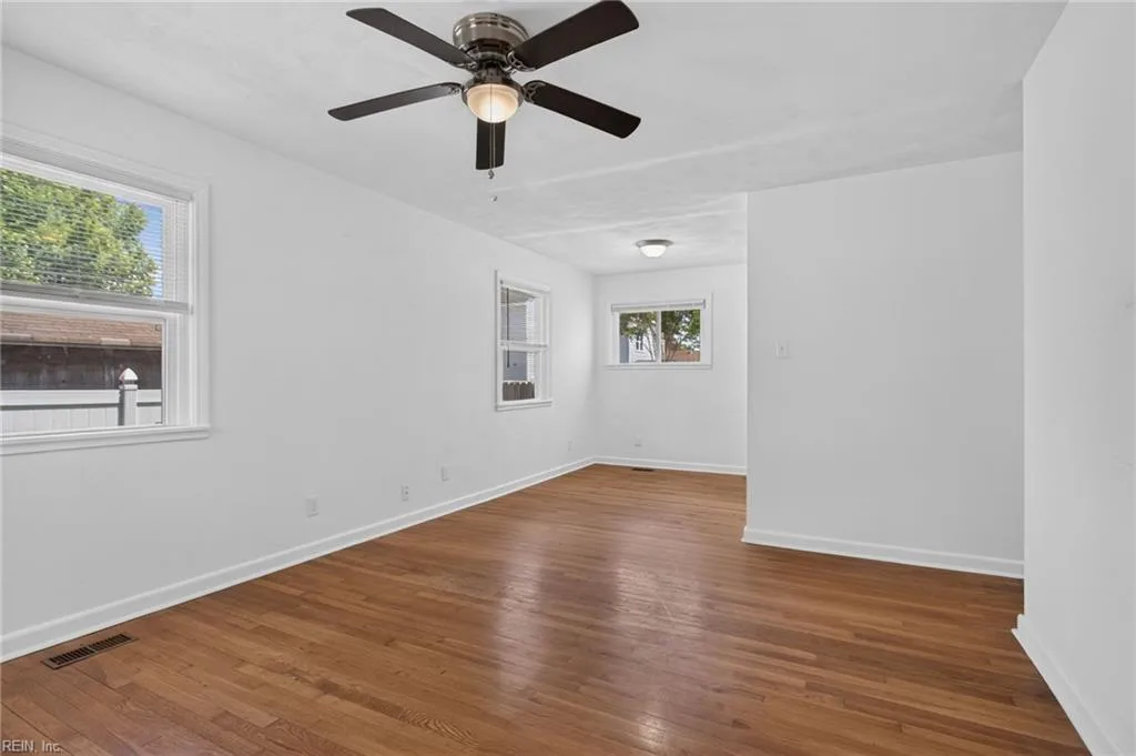 225 Castlewood RD, PORTSMOUTH VA 23702 - Photo 4