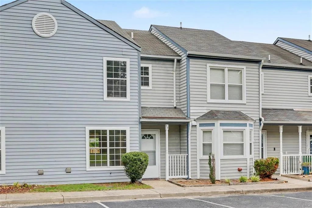18 Bayview CT, HAMPTON VA 23664 - Main photo
