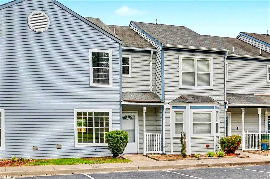 18 Bayview CT, HAMPTON VA 23664