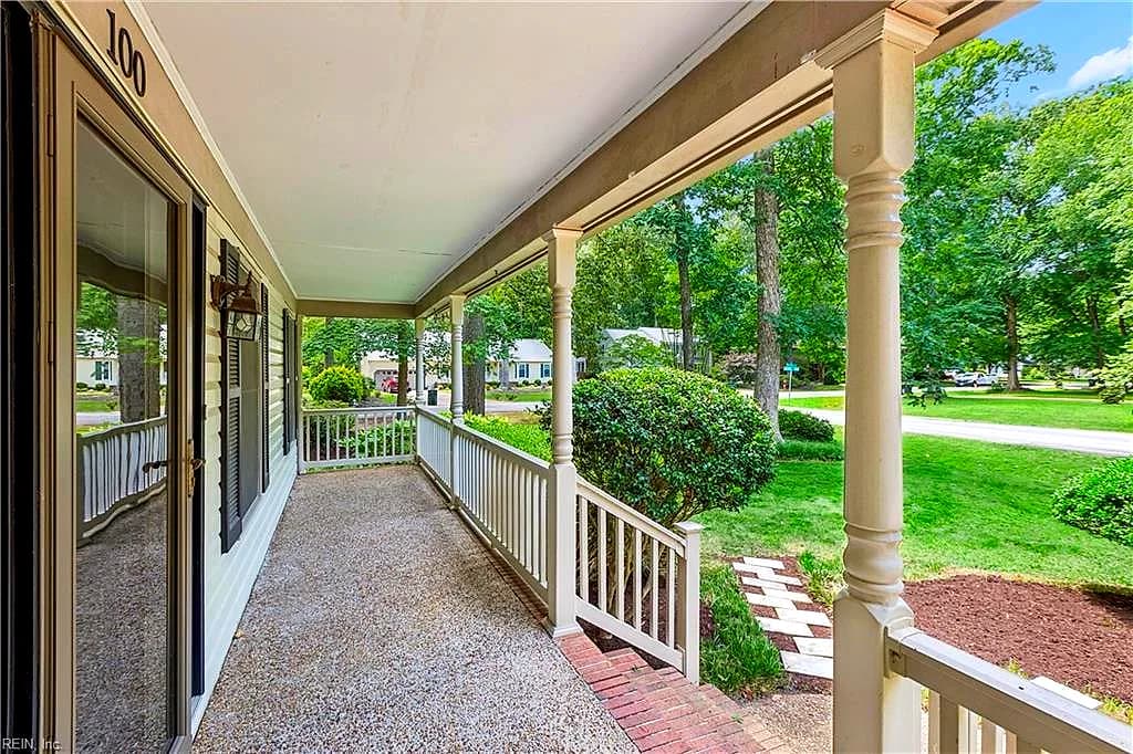 100 Accomac TURNG, YORKTOWN VA 23693 - Main photo