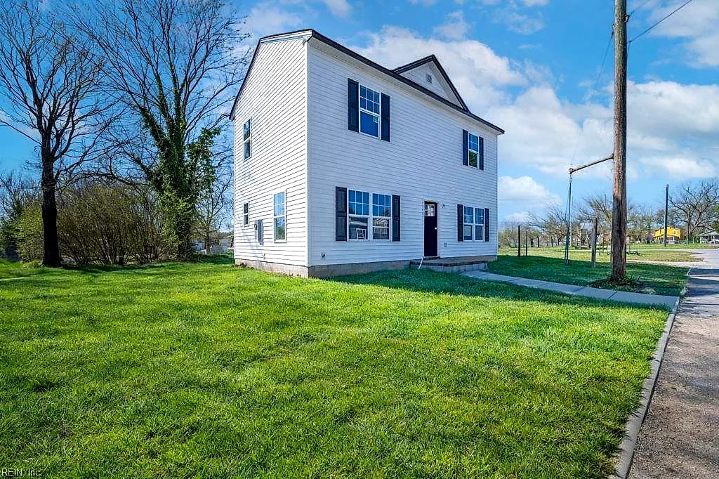 416 Railroad AVE, Suffolk — 3 bed Residential, 1,360 sqft