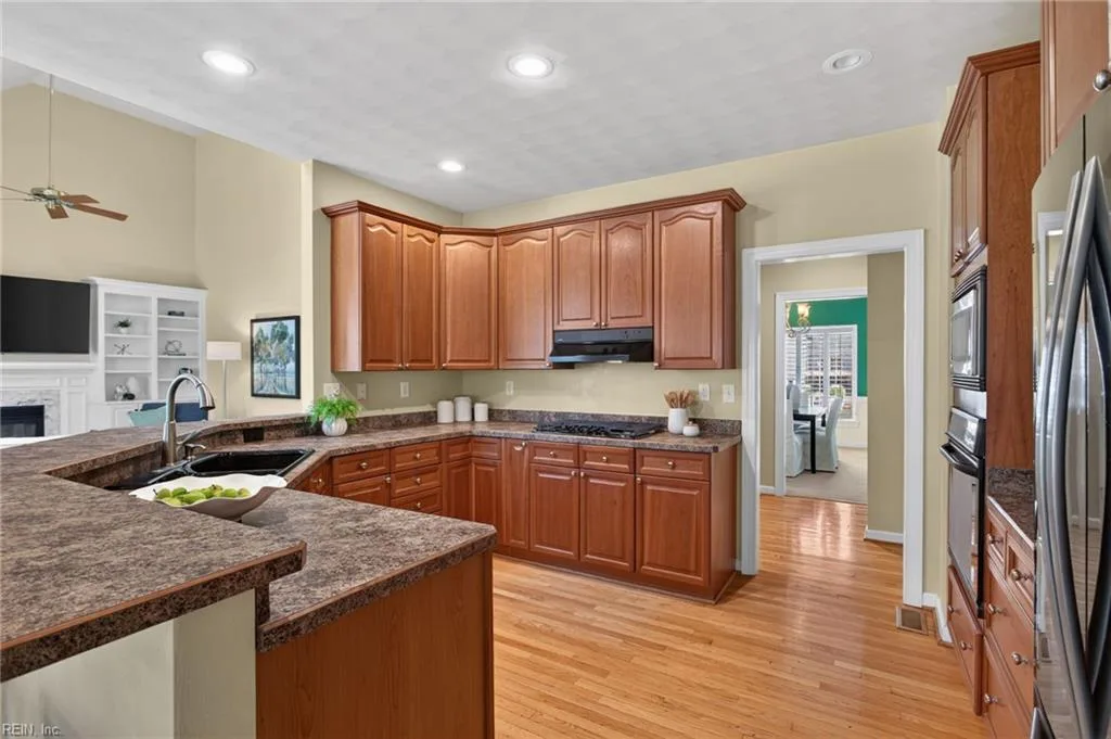 804 Catrina LN, CHESAPEAKE VA 23322 - Photo 3