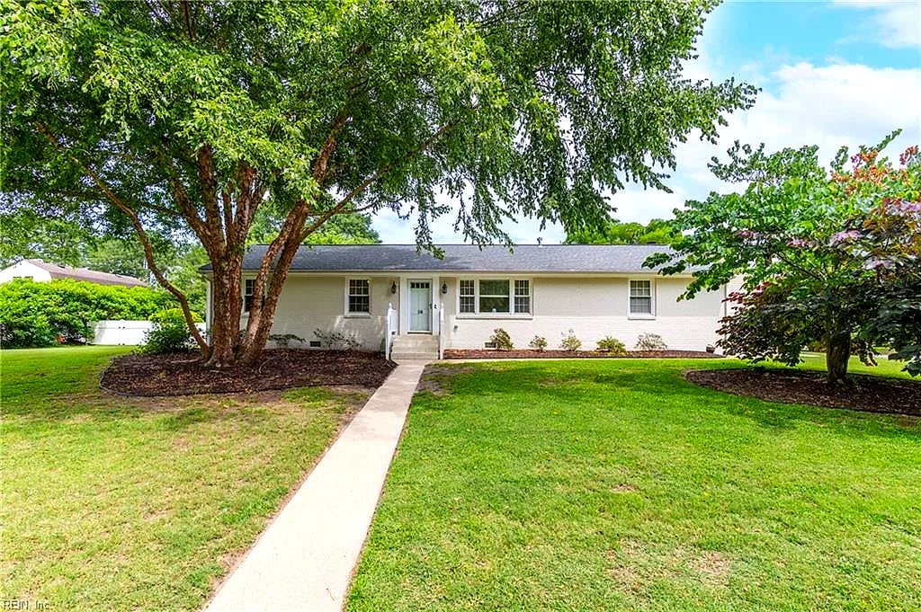 114 Bobby Jones DR, Portsmouth — 4 bed Residential, 1,834 sqft