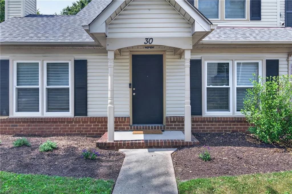 30 Hollis Wood DR, HAMPTON VA 23666 - Photo 4
