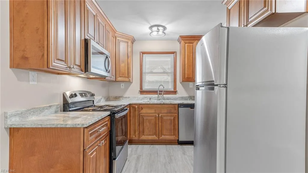 9103 Hammett AVE ##B, NORFOLK VA 23503 - Photo 5