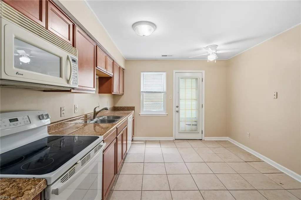 4117 Rainbow DR, VIRGINIABEACH VA 23454 - Photo 5