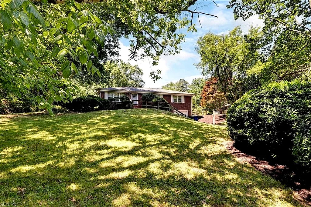 18 Owens RD, Newport News — 3 bed Residential, 1,900 sqft