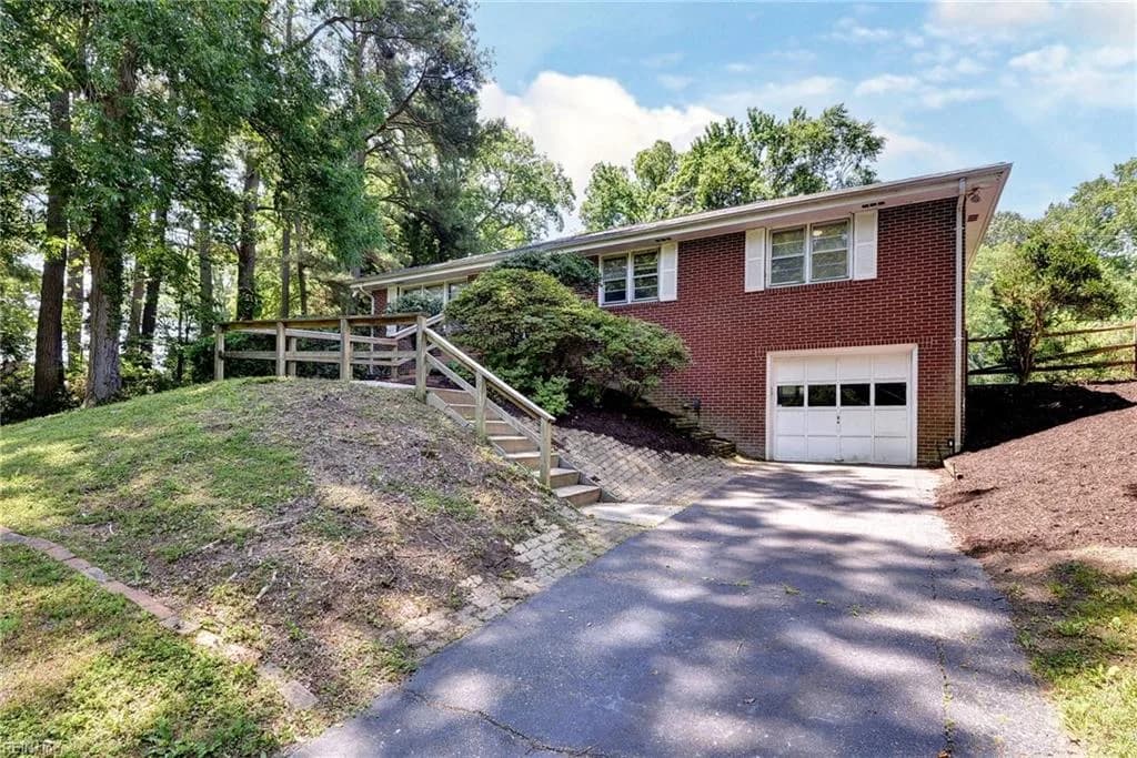 18 Owens RD, NEWPORTNEWS VA 23602 - Photo 4