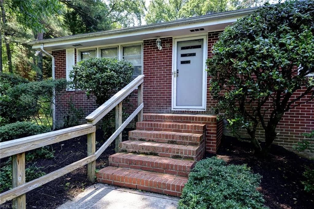 18 Owens RD, NEWPORTNEWS VA 23602 - Photo 5
