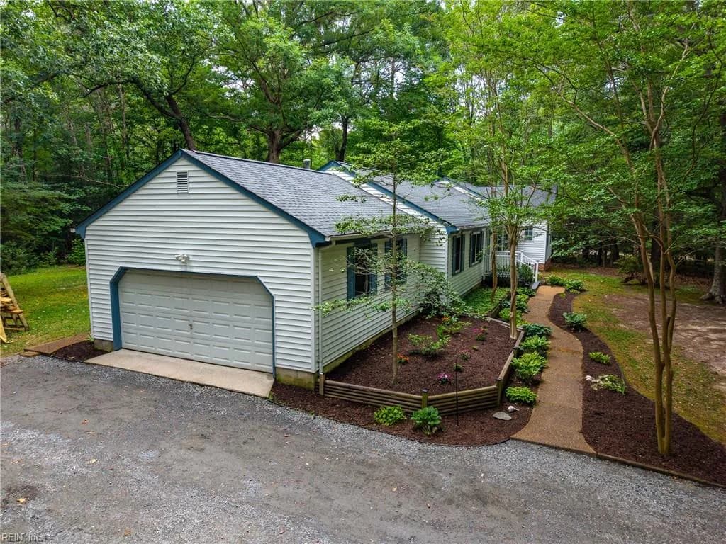 8172 Manor DR, GLOUCESTER VA 23061 - Photo 3
