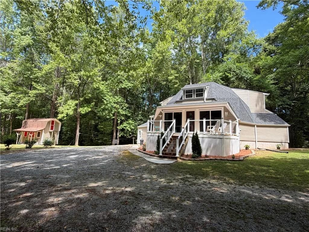6824 Mill Creek DR, ZUNI VA 23898 - Photo 2