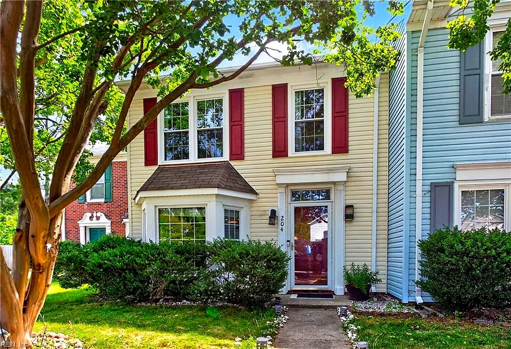 204 Arabian CIR, Yorktown — 3 bed Residential, 1,300 sqft