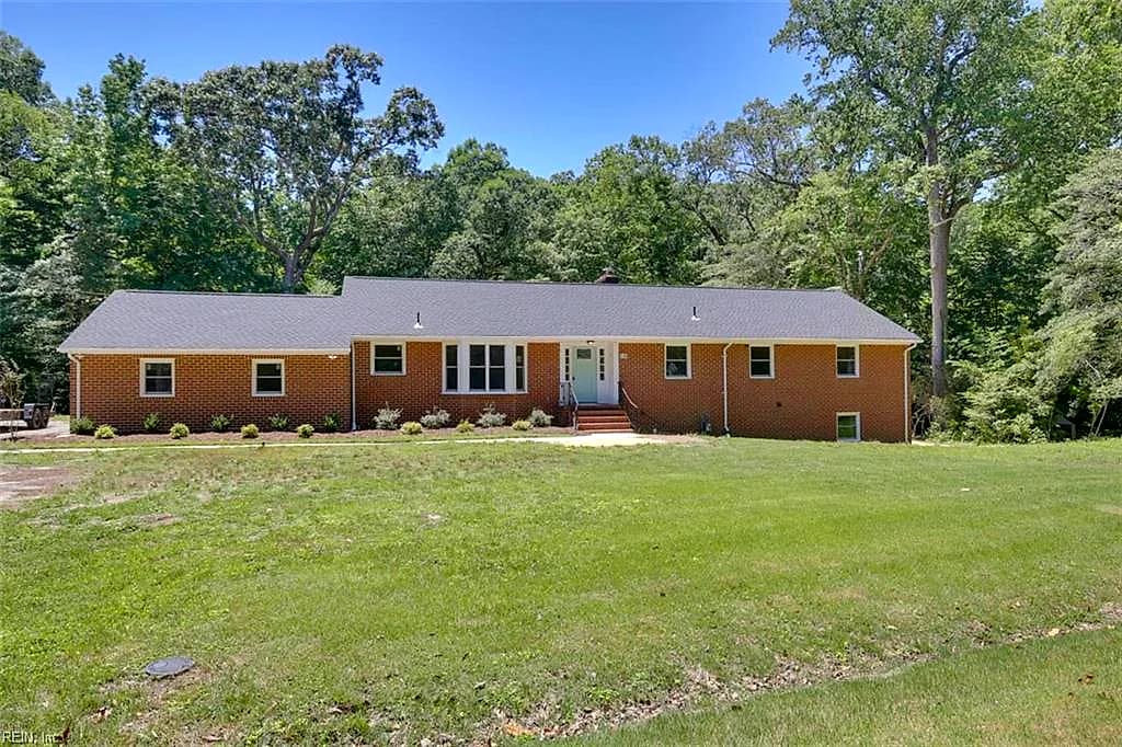 110 Artillery RD, YORKTOWN VA 23692 - Main photo