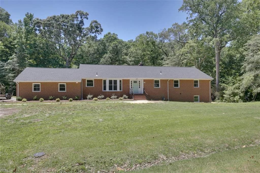 110 Artillery RD, YORKTOWN VA 23692 - Main photo