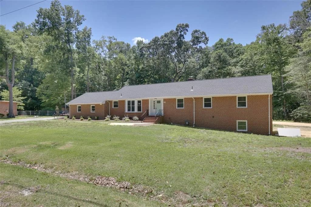 110 Artillery RD, YORKTOWN VA 23692 - Photo 4