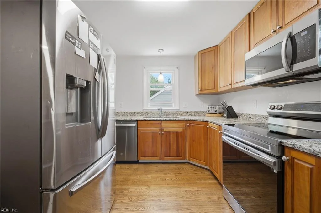 124 Cambridge PL, HAMPTON VA 23669 - Photo 4